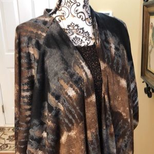 NWOT! Chico’s Lightweight Duster. OS. Beautiful Fall colors! Versatile!